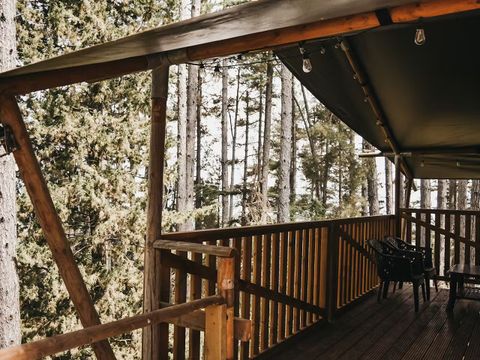 TENTE TOILE ET BOIS 4 personnes - y compris les installations sanitaires