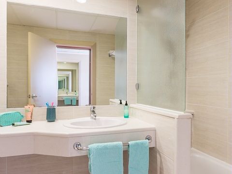 CHAMBRE 3 personnes - CHAMBRE DOUBLE LIT D'APPOINT - 2 ADULTES+1ENFANT(-12 ANS) - BALCON - PD INCLUS