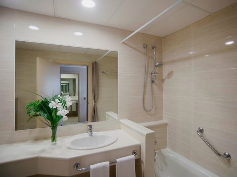 CHAMBRE 3 personnes - CHAMBRE DOUBLE LIT D'APPOINT - 2 ADULTES+1ENFANT(-12 ANS) - BALCON - PD INCLUS