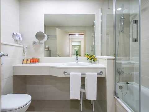 CHAMBRE 4 personnes - CHAMBRE QUADRUPLE - VUE MER - TERRASSE SPACIEUSE - PETITDÉJEUNER INCLUS