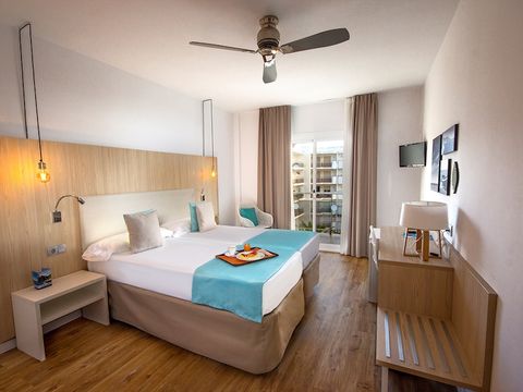 CHAMBRE 2 personnes - Chambre d'hôtel Standard Vue sur la piscine C2P