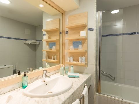 CHAMBRE 2 personnes - Double - Balcon - Petit déjeuner inclus