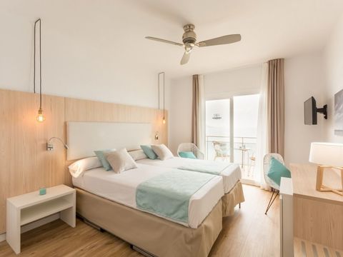 CHAMBRE 3 personnes - 2 adultes + 1 enfants (-12ans) - Balcon - Petit Déjeuner inclus