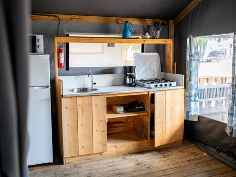 TENTE TOILE ET BOIS 4 personnes - Les Issambres TENTE TOILE ET BOIS 4 personnes - Les Issambres