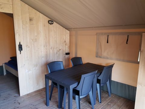 TENTE TOILE ET BOIS 4 personnes - y compris les installations sanitaires