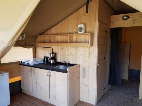 TENTE TOILE ET BOIS 4 personnes - y compris les installations sanitaires