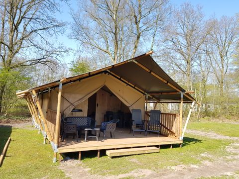 TENTE TOILE ET BOIS 4 personnes - y compris les installations sanitaires