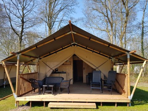 TENTE TOILE ET BOIS 4 personnes - y compris les installations sanitaires