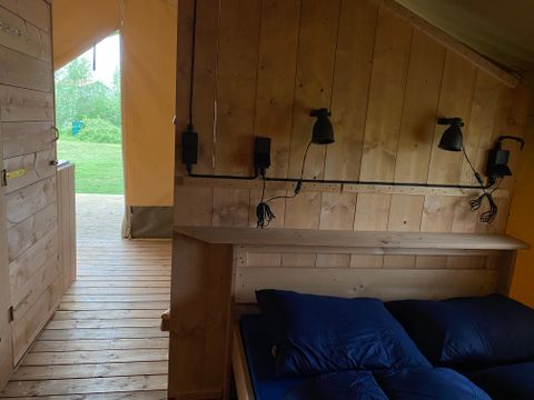 TENTE TOILE ET BOIS 4 personnes - y compris les installations sanitaires