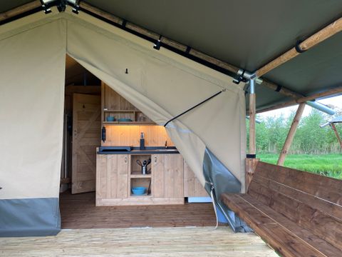 TENTE TOILE ET BOIS 4 personnes - y compris les installations sanitaires
