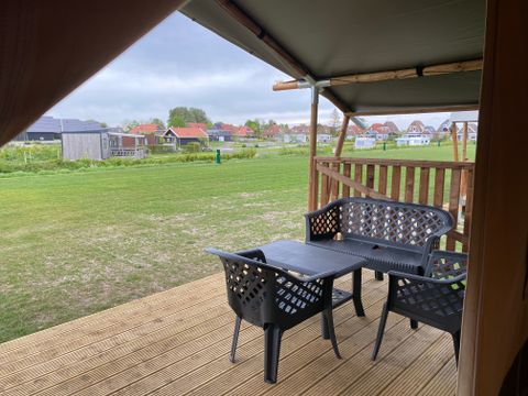 TENTE TOILE ET BOIS 4 personnes - y compris les installations sanitaires