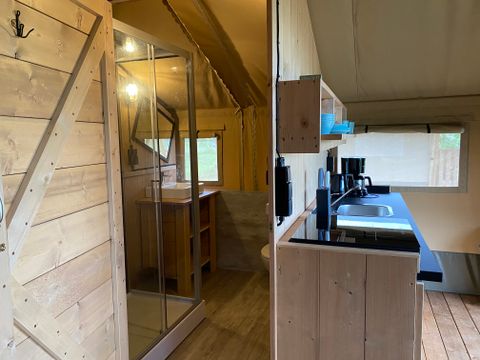 TENTE TOILE ET BOIS 4 personnes - y compris les installations sanitaires