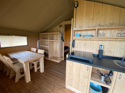 TENTE TOILE ET BOIS 4 personnes - y compris les installations sanitaires