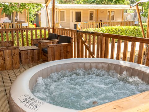 Tente en toile et en bois 5 personnes - Tente Safari Confort Jacuzzi