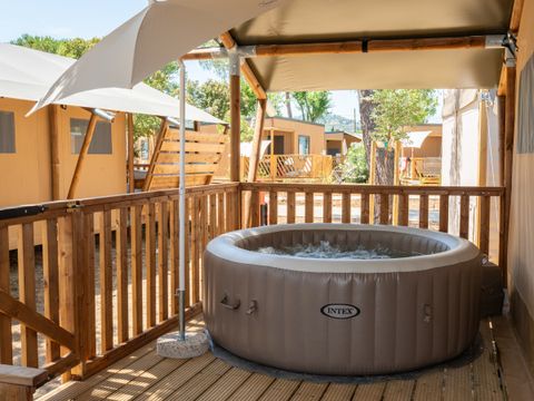 Tente en toile et en bois 5 personnes - Tente Safari Confort Jacuzzi