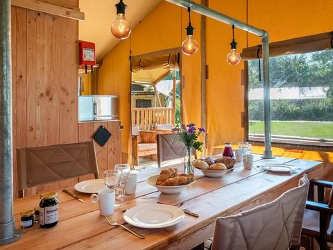 Tente en toile et en bois 5 personnes - Tente Safari Confort Jacuzzi