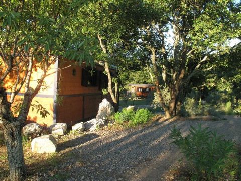 LODGE 2 personnes - Roulotte ( Séjour Deluxe ) climatisée / avec petit déjeuner / 2 pers inclus / Spa privatif en option