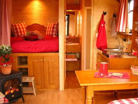 LODGE 5 personnes - Roulotte ( Séjour Deluxe ) climatisée / avec petit déjeuner / 2 pers inclus / Spa privatif en option