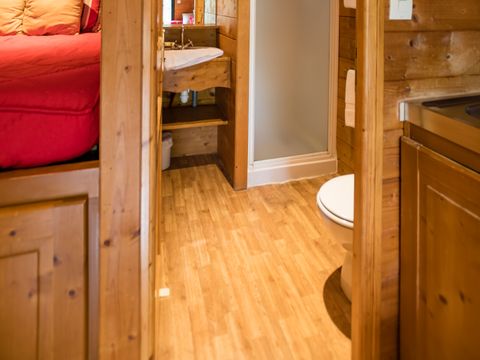 LODGE 2 personnes - Roulotte ( Séjour Deluxe ) climatisée / avec petit déjeuner / 2 pers inclus / Spa privatif en option