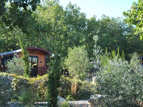 LODGE 2 personnes - Roulotte ( Séjour Deluxe ) climatisée / avec petit déjeuner / 2 pers inclus / Spa privatif en option