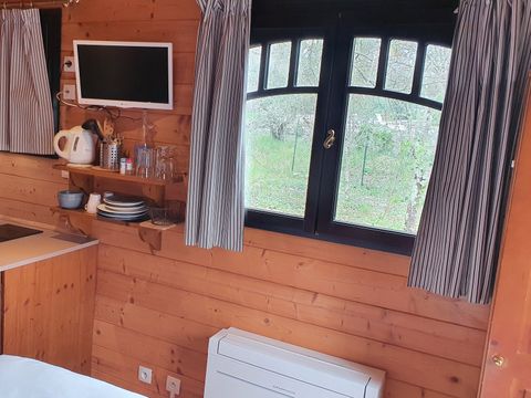 LODGE 2 personnes - Roulotte hôtelière climatisée avec petit déjeuner / Spa privatif en option
