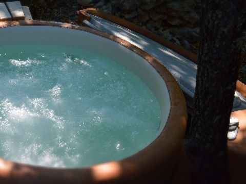 LODGE 2 personnes - Roulotte hôtelière climatisée avec petit déjeuner / Spa privatif en option