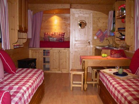 LODGE 4 personnes - Roulotte (Séjour Famille) climatisée / sans petit déjeuner / 5 pers inclus / Spa privatif en option