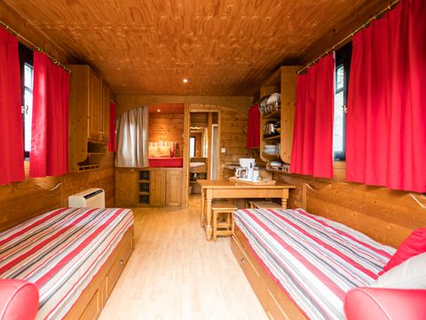 LODGE 4 personnes - Roulotte (Séjour Famille) climatisée / sans petit déjeuner / 5 pers inclus / Spa privatif en option