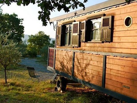 LODGE 5 personnes - Roulotte ( Séjour Premium ) climatisée/ tout inclus version luxe avec Spa privatif / 2 pers inclus