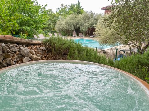 LODGE 5 personnes - Roulotte ( Séjour Premium ) climatisée/ tout inclus version luxe avec Spa privatif / 2 pers inclus