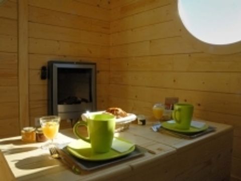 HÉBERGEMENT INSOLITE 2 personnes - Carré d'étoiles  climatise / avec petit déjeuner / 2 pers inclus / Spa privatif en option