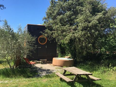 Hébergement 2 personnes - Carré d'étoiles climatise / avec petit déjeuner / 2 pers inclus / Spa privatif en option