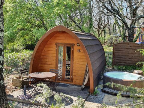 Hébergement 2 personnes - Cabane Forestière climatisée ( avec petit déjeuner et Spa privatif accès illimité ) / 2 pers inclus