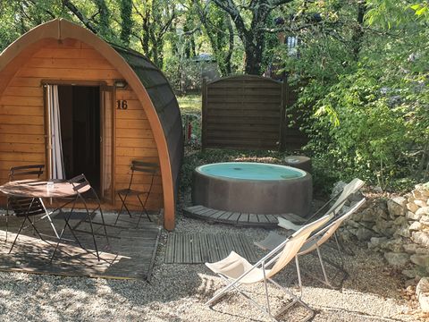 Hébergement 2 personnes - Cabane Forestière climatisée ( avec petit déjeuner et Spa privatif accès illimité ) / 2 pers inclus