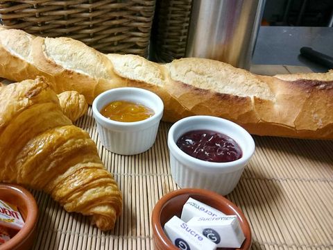 Hébergement 2 personnes - Cabane Forestière climatisée ( avec petit déjeuner et Spa privatif accès illimité ) / 2 pers inclus