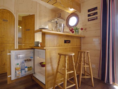 CHALET 6 personnes - Cabane de Sam climatisée ( petite maison de famille, spa privatif sur la terrasse ) / 5 pers inclus