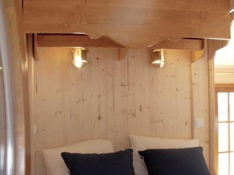 CHALET 5 personnes - Cabane de Sam climatisée ( petite maison de famille, spa privatif sur la terrasse ) / 5 pers inclus