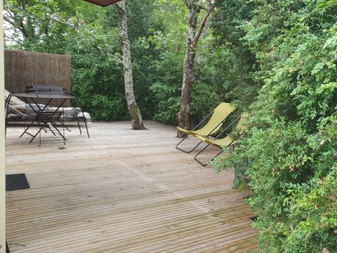 CHALET 6 personnes - Cabane de Sam climatisée ( petite maison de famille, spa privatif sur la terrasse ) / 5 pers inclus