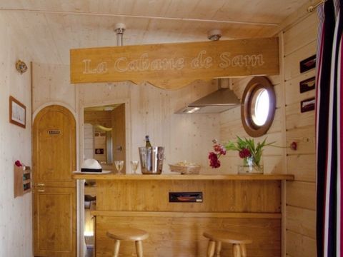 CHALET 5 personnes - Cabane de Sam climatisée ( petite maison de famille, spa privatif sur la terrasse ) / 5 pers inclus