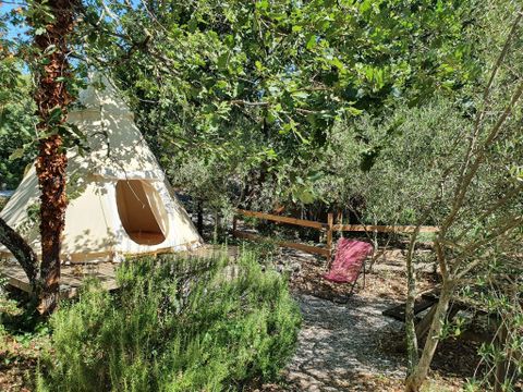 TENTE 2 personnes - TIPI LODGE 6 m² pour 2 pers avec petit déjeuner et Jacuzzi privatif en accès illimité