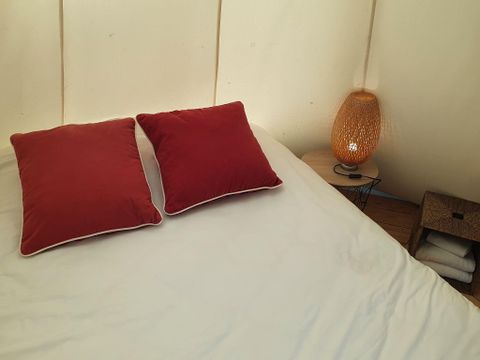 TENTE 2 personnes - TIPI LODGE 6 m² pour 2 pers avec petit déjeuner et Jacuzzi privatif en accès illimité