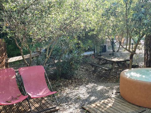 TENTE 2 personnes - TIPI LODGE 6 m² pour 2 pers avec petit déjeuner et Jacuzzi privatif en accès illimité