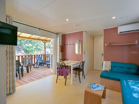 MOBILHOME 6 personnes - Mobil-home | Premium | 3 Ch. | 6 Pers. | Terrasse surélevée | 2 SDB | Clim. | TV