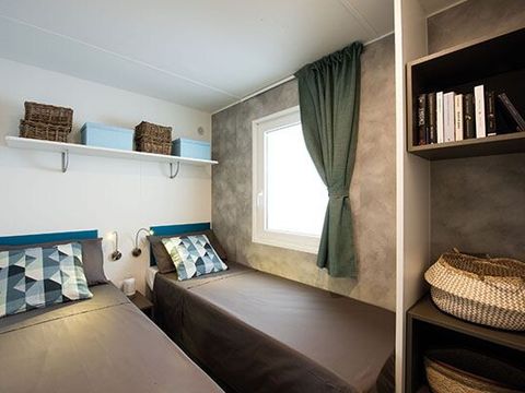 MOBILHOME 6 personnes - Mobil-home | Premium | 3 Ch. | 6 Pers. | Terrasse surélevée | 2 SDB | Clim. | TV