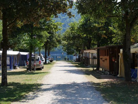 Emplacement - Emplacement Premium: 2 personnes, véhicule + électricité