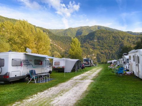 Emplacement - Emplacement Premium: 2 personnes, véhicule + électricité