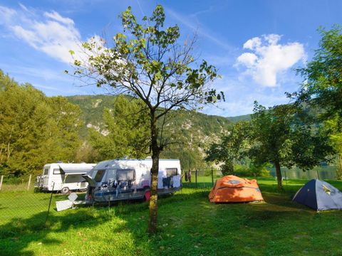 Emplacement - Emplacement Premium: 2 personnes, véhicule + électricité