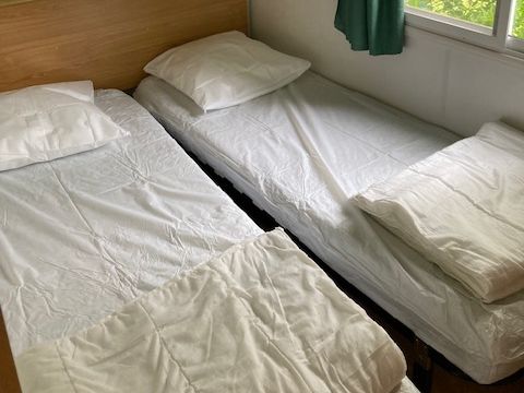 MOBILHOME 2 personnes - Mobil home BLEULAGON 2/4 pers - personnes supplémentaires possible en supplément, contacter le camping