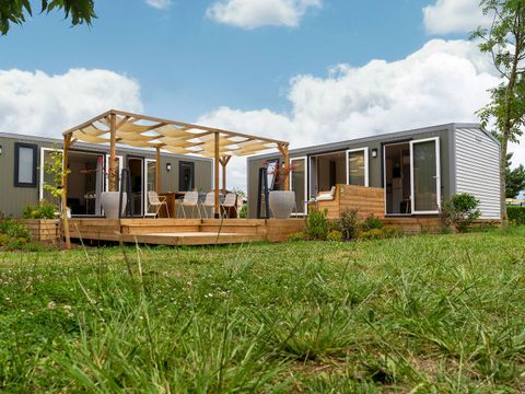 MOBILHOME 10 personnes - COTTAGE FRIENDS 10p 5ch ****<br/><br/>