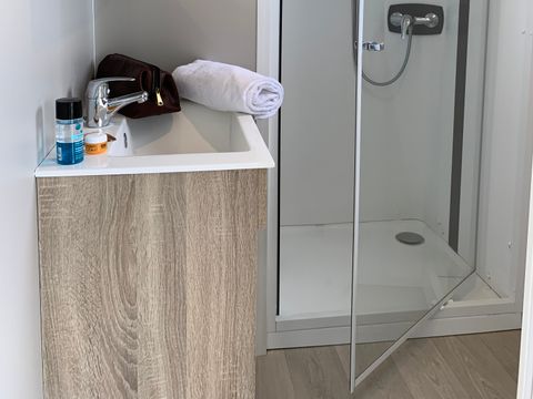 MOBILHOME 5 personnes - Cottage Opale - Zen - 2 Chambres - 26m²- Terrasse  en bois couverte